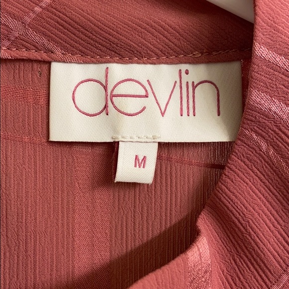 Devlin Size M Keyhole Ruffle Top - Picture 3 of 4